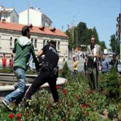 İntiharı polisin çevikliği önledi