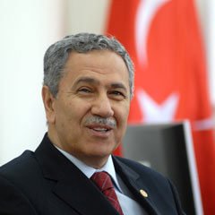 Arınç: Haklarınızı hukuki yollarla arayın