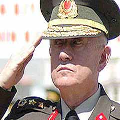 Korgeneral Bek için yakalama kararı çıktı