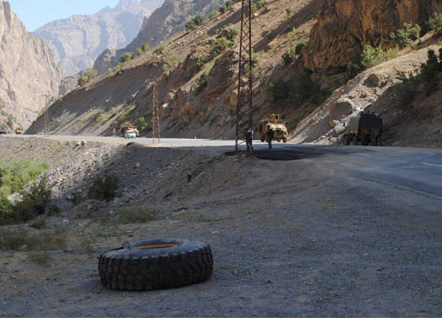 Hakkari'de askeri konvoyun geçişi sırasında patlama