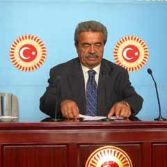 Başbakanlık önünde Kamer Genç krizi!