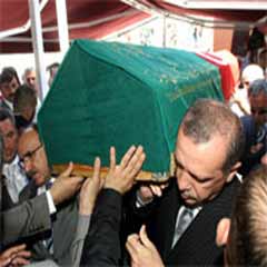 Abdülhamit'in torunu toprağa verildi