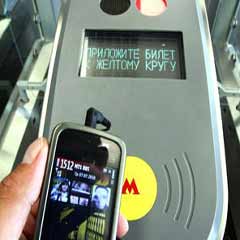 Metroda bilet yerine cep telefonu