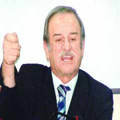 CHP'li Selvi partiliyle tartıştı