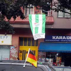 Berlin'de Bursaspor bayrakları