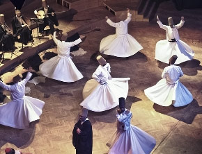 Semazenler Avrupalıları bir kez daha büyüledi