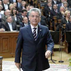 Fischer görevine başladı