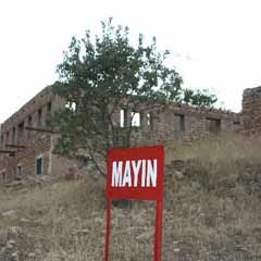 Köylere mayın levhaları dikildi