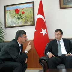 Bakan'ın örnek gösterdiği vali!