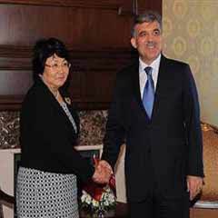 Cumhurbaşkanı Gül Otunbayeva ile görüştü