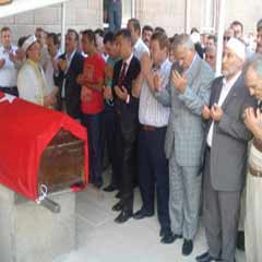 Gözyaşlarıyla toprağa verildi