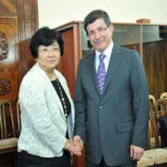 İlk Davutoğlu'nu kabul etti