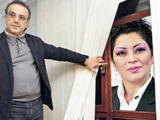Sakık, eski sunucuyla sarmaş dolaş!