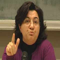 Emine Ayna yine sahnede!