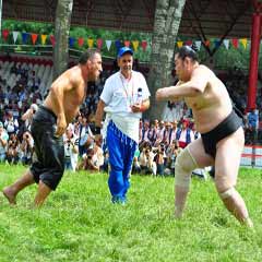 Ahmet Taşçı sumocuyla güreşti