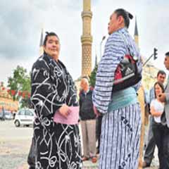 Kırkpınar'da sumocular sahne aldı