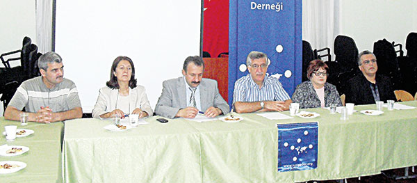 Medya ahlaki değerleri çökertiyor