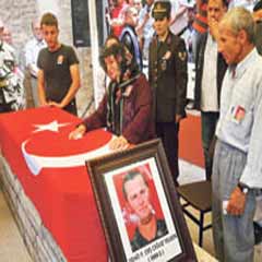 Gediktepe şehitlerini onbinler uğurladı