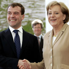 Merkel ile Medvedev bir araya geldi