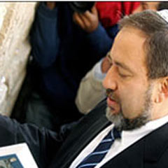 Lieberman için 'suistimal ve sahtekarlık'