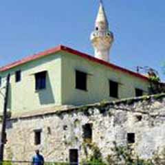 Altı kilise üstü cami