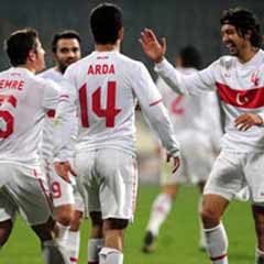 Hiddink'in ilk zaferi: 2-1