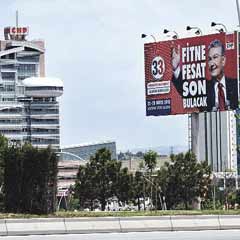 Baykal gitti afişleri kaldı