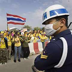 Bangkok'ta sokağa çıkma yasağı ilan edilecek