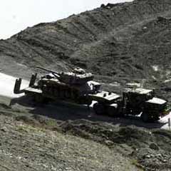 Sınır birliklerine tank sevkiyatı