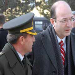 O meçhul kişi Ersan Ülker mi?
