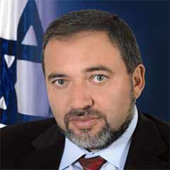 Lieberman gitmekte kararlı