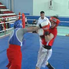 Kars'ta bayan böksörlerin maçı nefesleri kesti