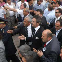 Tüzmen'e saldırı girişimi!