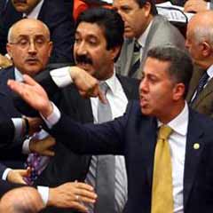 Meclis'te yumruklar sıkıldı