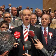 'Kendi hainlerine bak Paşam'