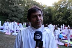 Yoga'yı namaza tercih ediyorlar