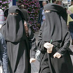Adalet Bakanı 'Burka'dan özür diledi!