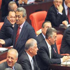 Mağduru oldukları 12 Eylül'ün yargılanmasına karşı çıktılar