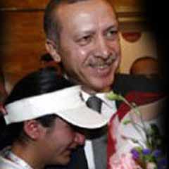 Erdoğan'a sarılıp ağladı