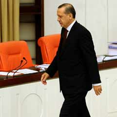 Anayasa paketinde ilk rötuş