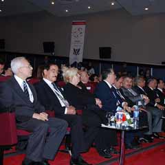 Batı toplumuna ilk kez rakip çıkardık