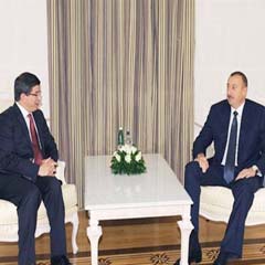 Davutoğlu, Aliyev ile bir araya geldi