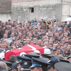 Şehit polis gözyaşlarıyla uğurlandı