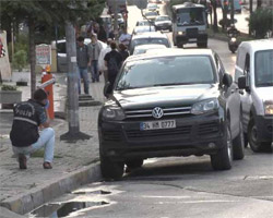 Bayraktar'ın damadı para dolu çantayı kaptırdı