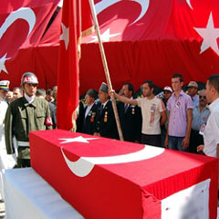 Çatışmada yaralanan yüzbaşı, şehit oldu