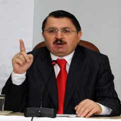 'Mevcut anayasa ülkenin yükünü çekemiyor'