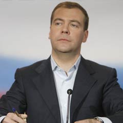 Medvedev: Bakiyev sizlere ibret olsun