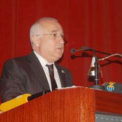 Bakan Çiçek: El sıkmayı o liderden öğrendim