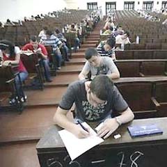 Baykal öğrencilere SMS yolladı