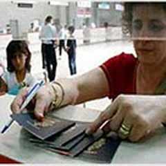 Pasaport çilesi kapıda